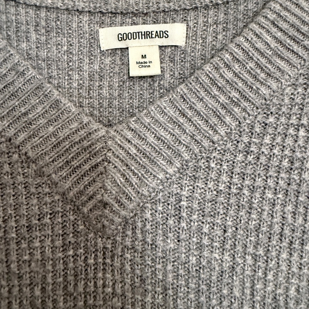 Goodthreads Women's V-Neck Sweater in Gray